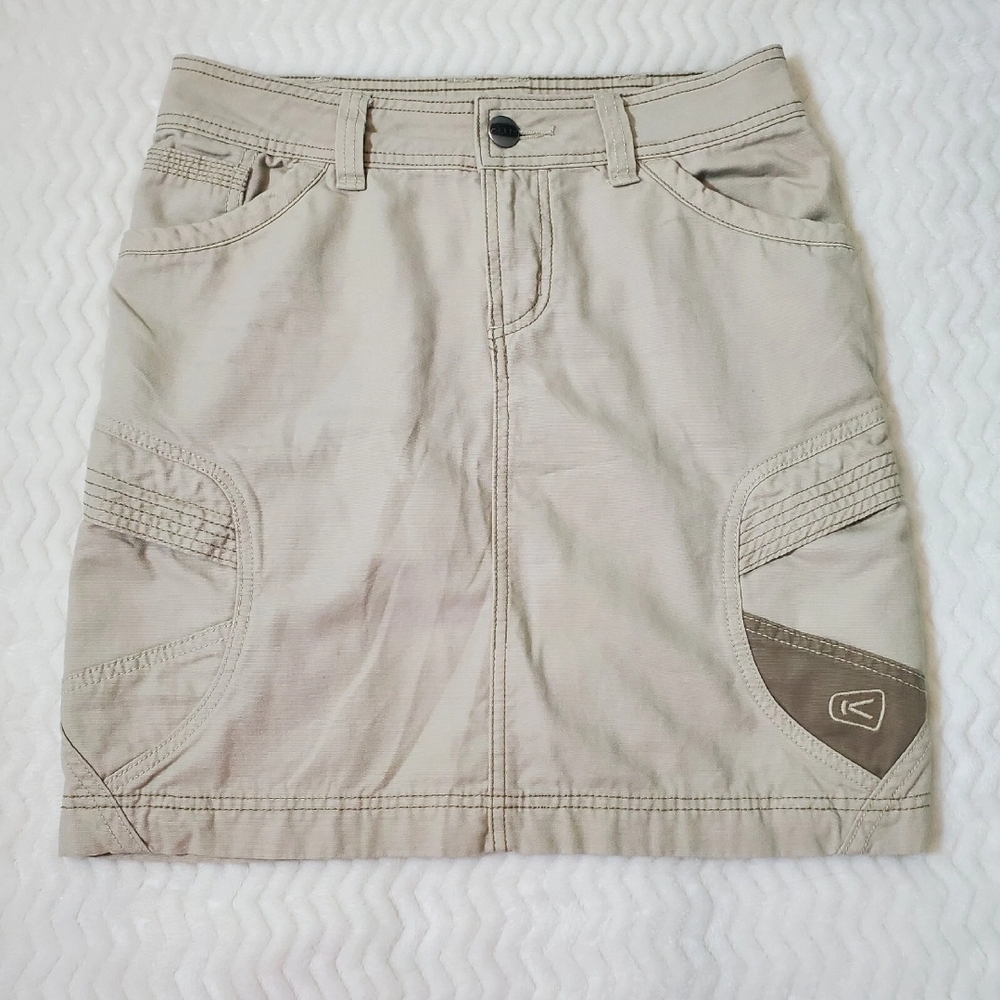KEEN Khaki Newport Size 2 Skirt Short Straight Cargo Outdoor Hiking Pockets
